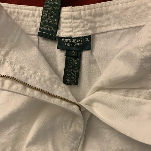 White shorts - Picture 3 of 3